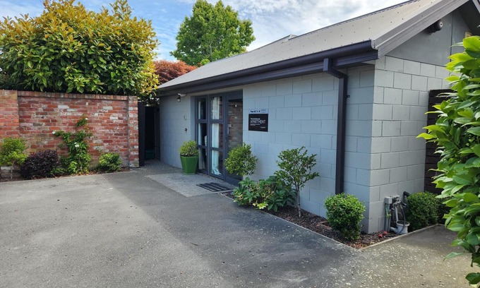 Harewood Apartment | PUMPHOUSE APARTMENT- AIRPORT,spacious,private, warm, homely, family
