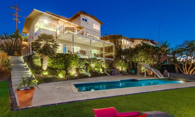 Point Loma Heights House | Punto Di Vista (Point Loma)