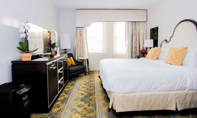 Kalorama Heights House | PURE Wellness Standard King, Allergy-Friendly, Fitness Center Access