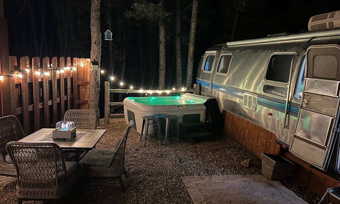 Woodland Park House | PVP56 Vintage 1984 Airstream RV — With Private Hot Tub!