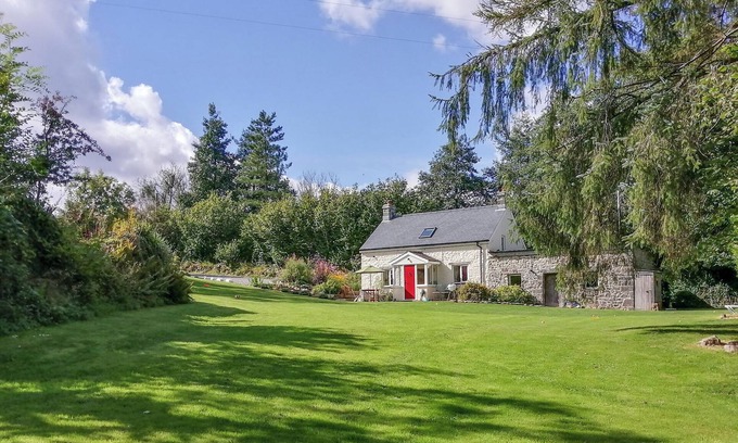 Llanybri Cottage | Pwll Cottage, Holiday Cottage Marros, Sleeps 6, 3 bedrooms, bathrooms