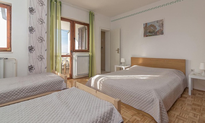Koper House | Quadruple room with private bathroom, shared kitchen