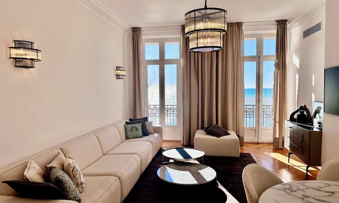 Nice City Centre Apartment | QUAI PROMENADE VIEW : Balcony with breathtaking view