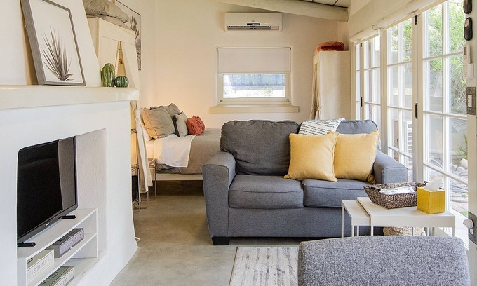 Jefferson Park House | Quailette - Cozy pet friendly studio w/outdoor space minutes from the UofA!