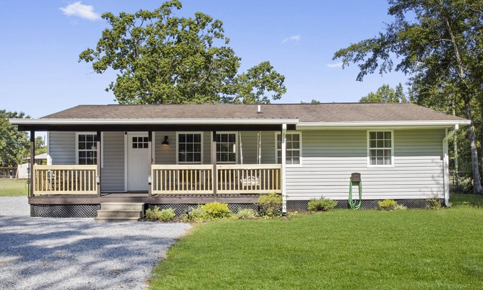 Gulf Hills House | Quaint and Cozy! Close to Downtown and the Beach!