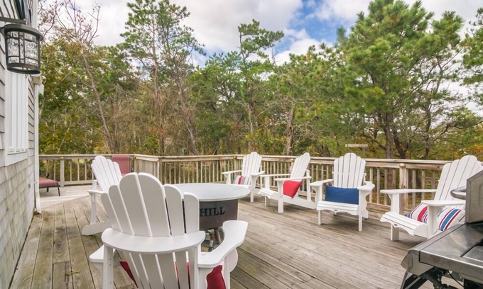 East Sandwich House | Quaint and Quiet Classic Cape Style Home Close to East Sandwich Beach