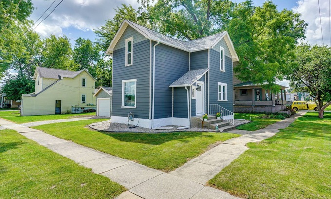 Auburn House | Quaint Auburn Retreat: Steps to Historic Downtown!