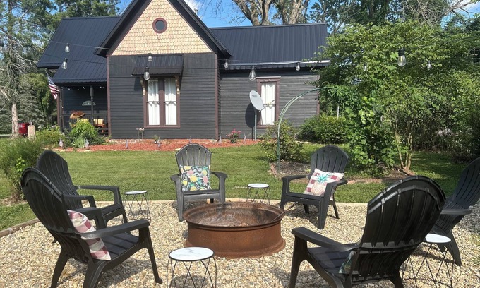 Marshall House | Quaint century-old home just minutes from Turkey Run & Shades State Park w Sauna