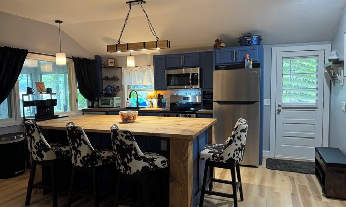 Gilmanton Cottage | Quaint cottage on shellcamp lake with AC in charming Gilmanton