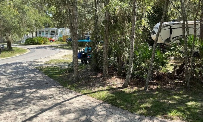 Crystal River Cottage | Quaint cottage tucked away in Crystal River. 1bed/1bath. Close to everything!