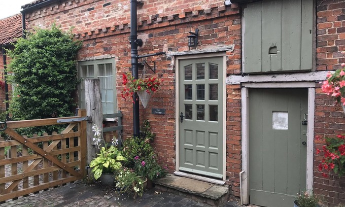 Bottesford House | Quaint cottage with all modern conveniences in quiet village location