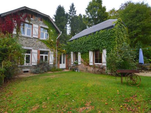 Bievre House | Quaint Holiday Home in Bièvre in the forest