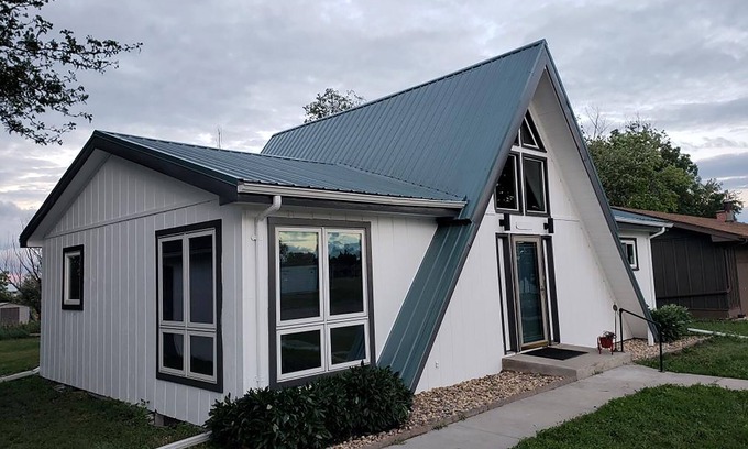 Kimball House | Quaint house in small town, 20 miles from the Missouri River