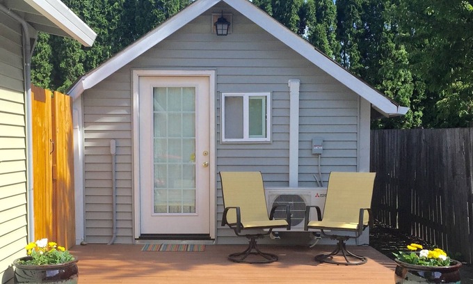 McMinnville Apartment | Quaint Studio Cottage Within Walking Distance to Historic Downtown McMinnville