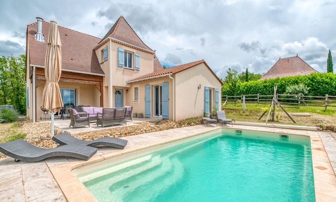 Sainte-Foy-de-Longas Villa | Quaint Villa in Aquitaine with swimming pool