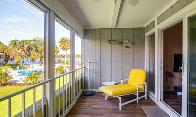 Hollister House | Quaint Welaka Getaway: Steps to St Johns River!