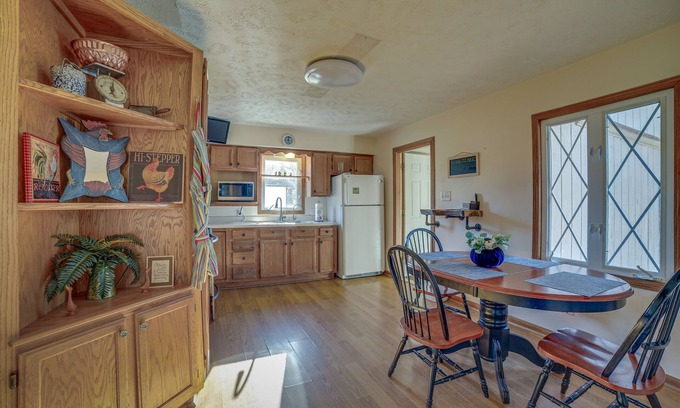Poland House | Quaint Youngstown Home ~ 2 Mi to Boardman Park!