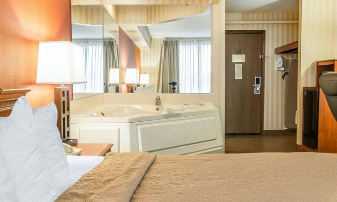 Gaylord Hotel | Quality Inn Gaylord