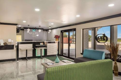 Madisonville Hotel | Quality Inn Madisonville
