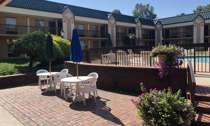 Morganton Hotel | Quality Inn Morganton