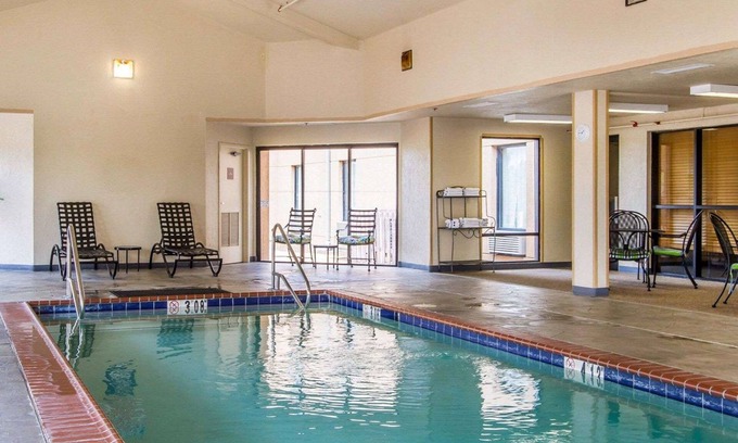 Draffenville Hotel | Quality Inn & Suites Benton - Draffenville