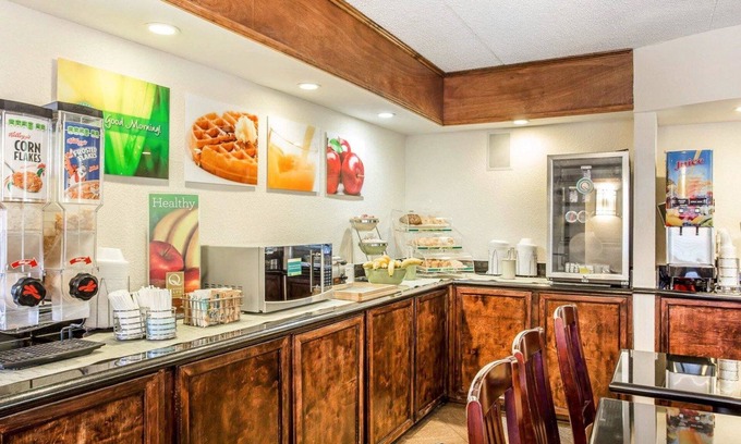 Greensboro Hotel | Quality Inn & Suites Coliseum