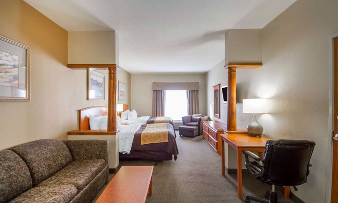 Pryor Hotel | Quality Inn & Suites MidAmerica Industrial Park Area