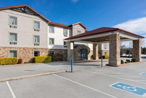 Monterey Hotel | Quality Inn & Suites Monterey, TN - Crossville, TN
