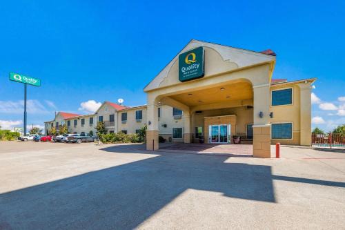 Terrell Hotel | Quality Inn & Suites Terrell