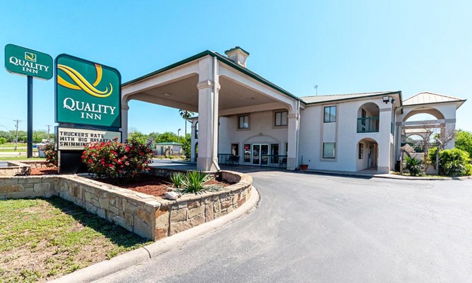 Three Rivers Hotel | Quality Inn Three Rivers
