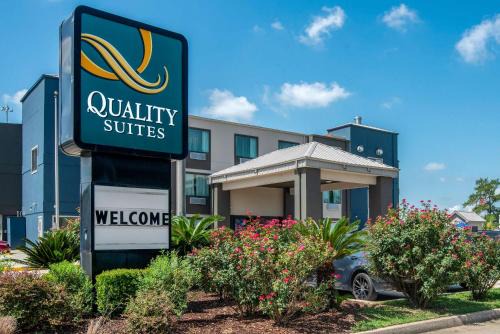 Broadmoor Hotel | Quality Suites Baton Rouge East - Denham Springs