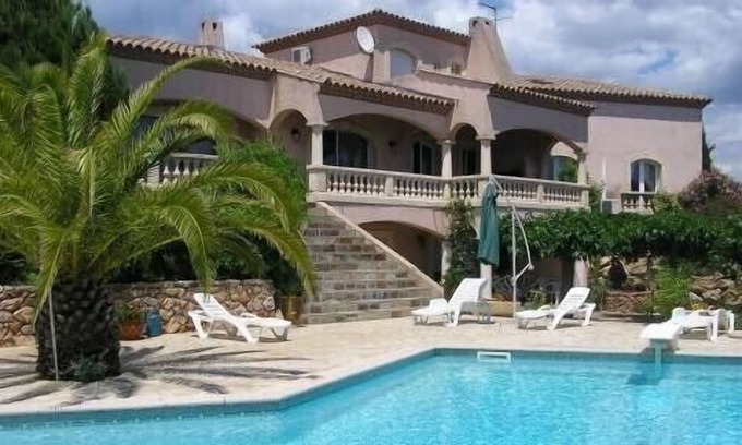 Bouzigues Villa | Quality villa up to 7 people near Agde, large heated pool over Thau Lagoon