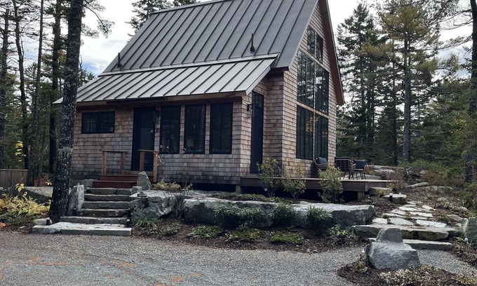 Blue Hill House | QUARRY HOUSE - PEACEFUL QUARRY-SIDE, PRIVATE, OFF-GRID