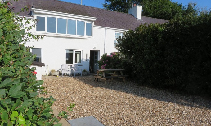 Pentraeth Cottage | QUAY COTTAGE, family friendly, with a garden in Red Wharf Bay