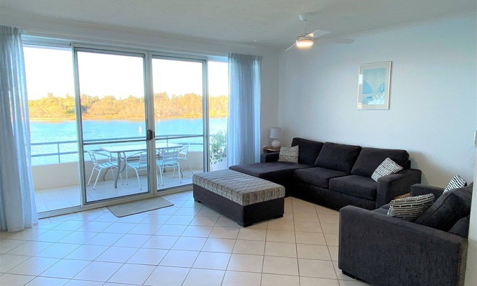 Nambucca Heads Apartment | QUAYSIDE - Bring the boat, tie it up at your own private jetty.