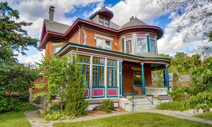 Latonia House | Queen Ann Historic Mansion