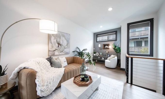 East Queen Anne House | Queen Anne Modern Family Home Free Parking - SLU - Gym
