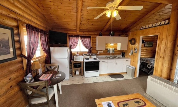 Melrose Cabin | Queen Cabin #10 - Montana Mountain Views