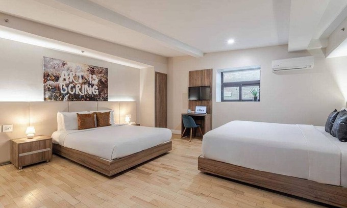 Gay Village Hotel | Queen Duo – Heart of Montreal