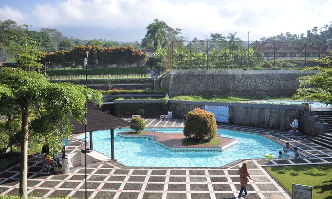 Baturaden Hostel | Queen Garden Hotel by Salak Hospitality