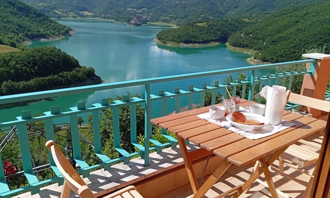 Rocca Sinibalda Apartment | Queen of lake (Lake Turano)