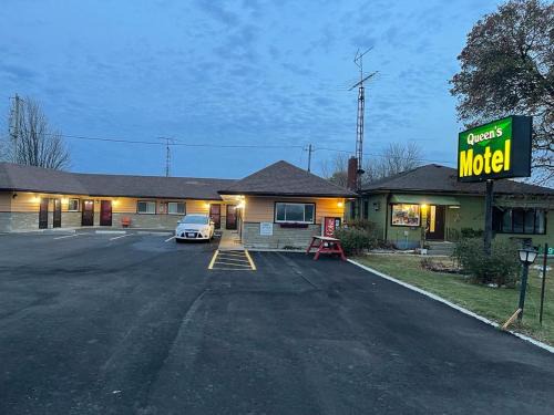 Harwich Hotel | QUEEN'S MOTEL