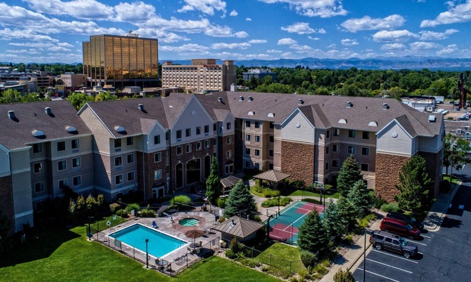 Glendale Apartment | Queen Studio | Outdoor Pool