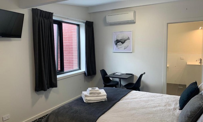Longford Hotel | Queens Arms Hotel