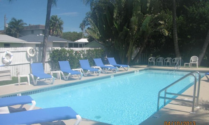 Bradenton Beach Resort | Queens Gate Resort