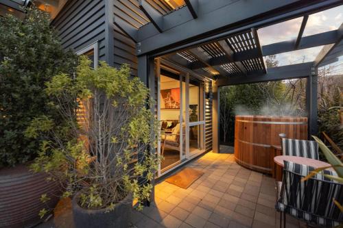 Kelvin Heights House | Queenstown Hot Tub Apartment
