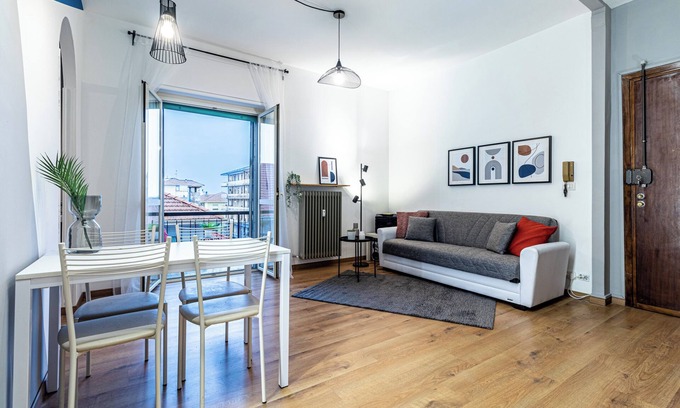 Santhia Apartment | Quick Home - Agatha - One Bedroom Apartment, Sleeps 3