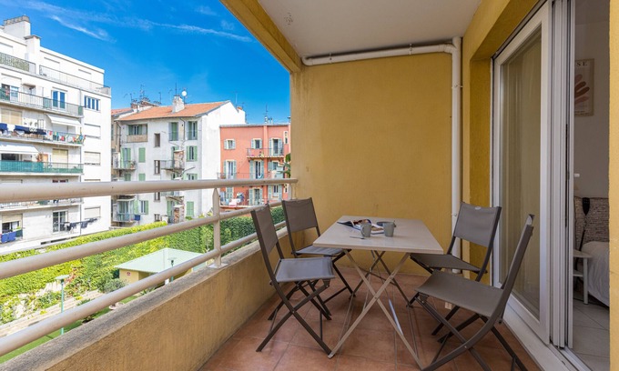 Quartier du Port Apartment | Quiet 1 Bdr between Port & Garibaldi Square