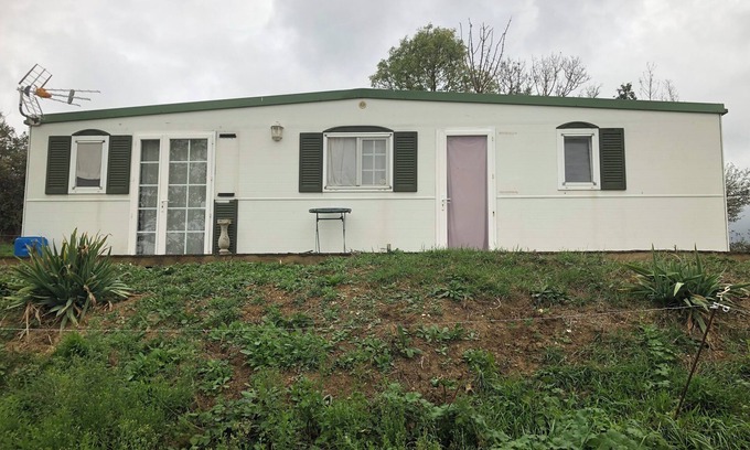 Damiatte House | Quiet 2CH mobile home in the countryside with view of horses