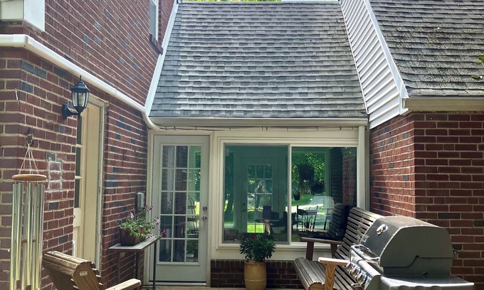 Moylan House | Quiet 3-Bedroom house-Walking distance to Media-20min. drive to the Airport